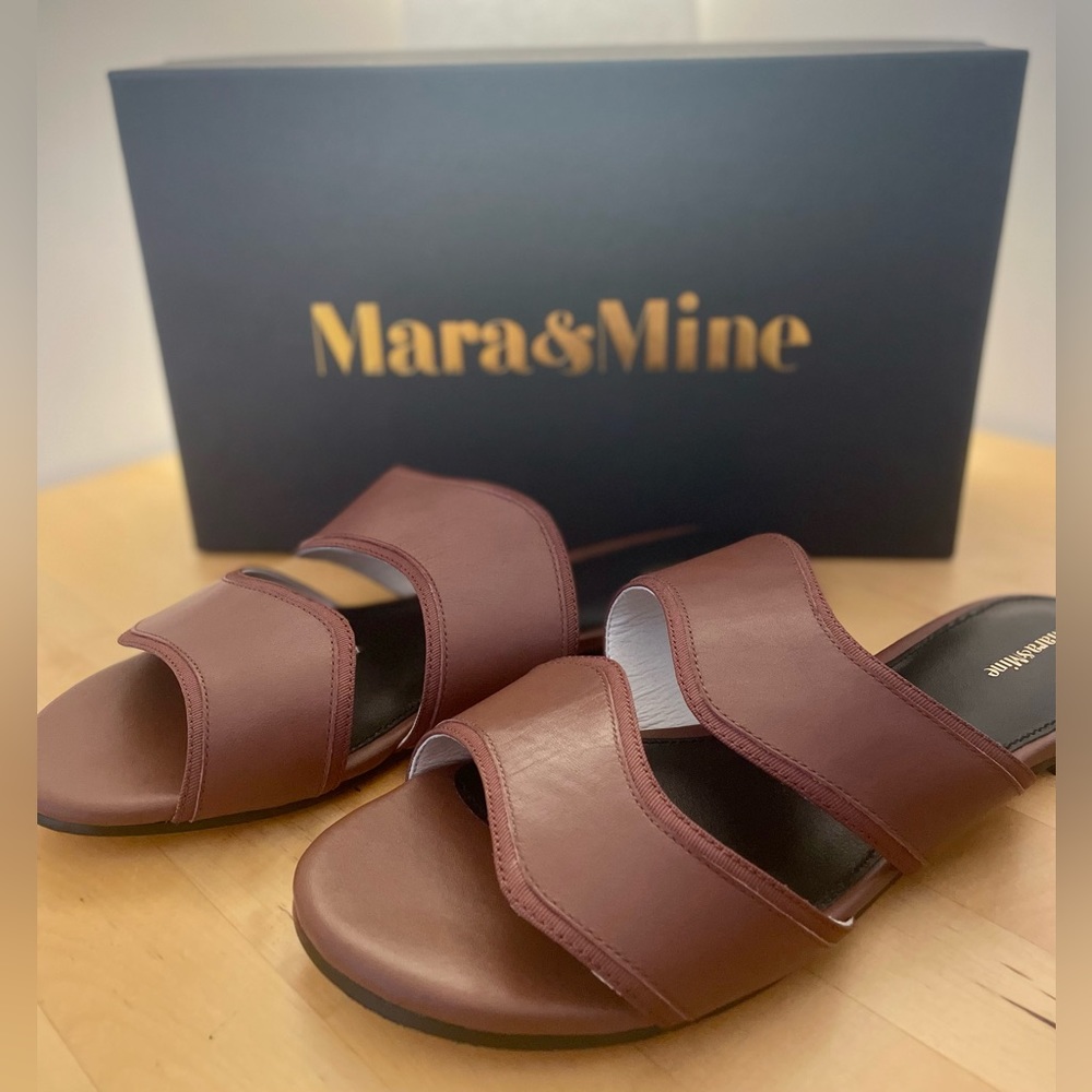 Mara & Mine leather sandals with grosgrain trimming! 🩴